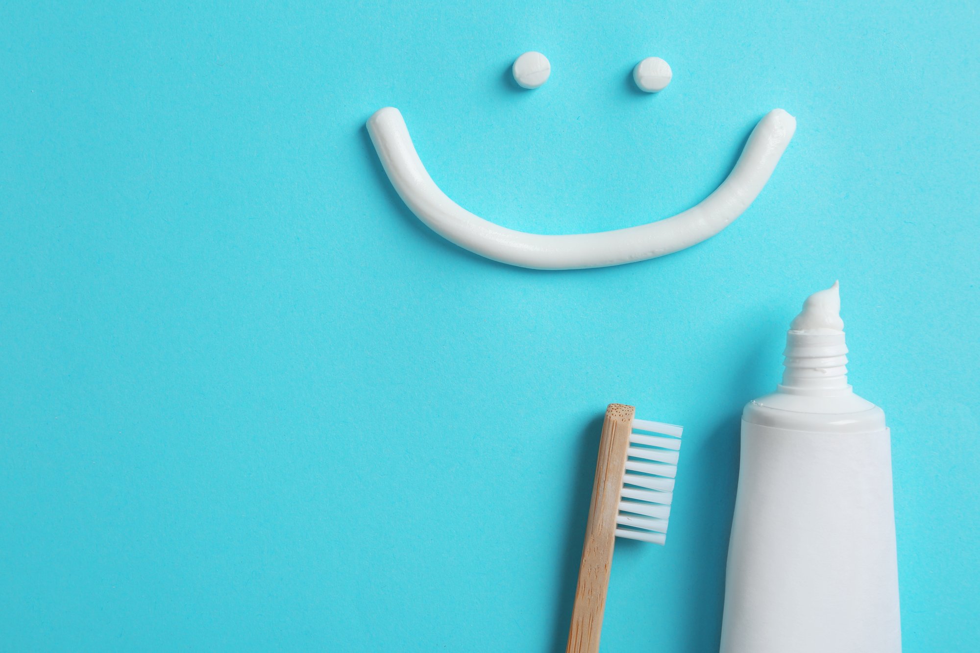 Electric and manual toothbrush side by side for daily plaque removal